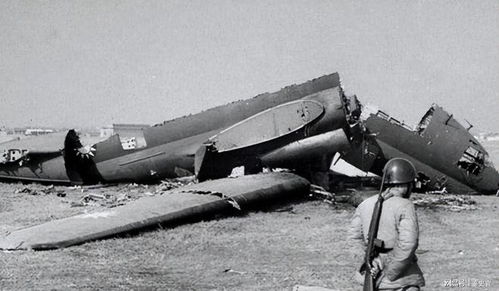 蒋介石的“元宝机”坠毁湘西，十万银元遭村民哄抢始末